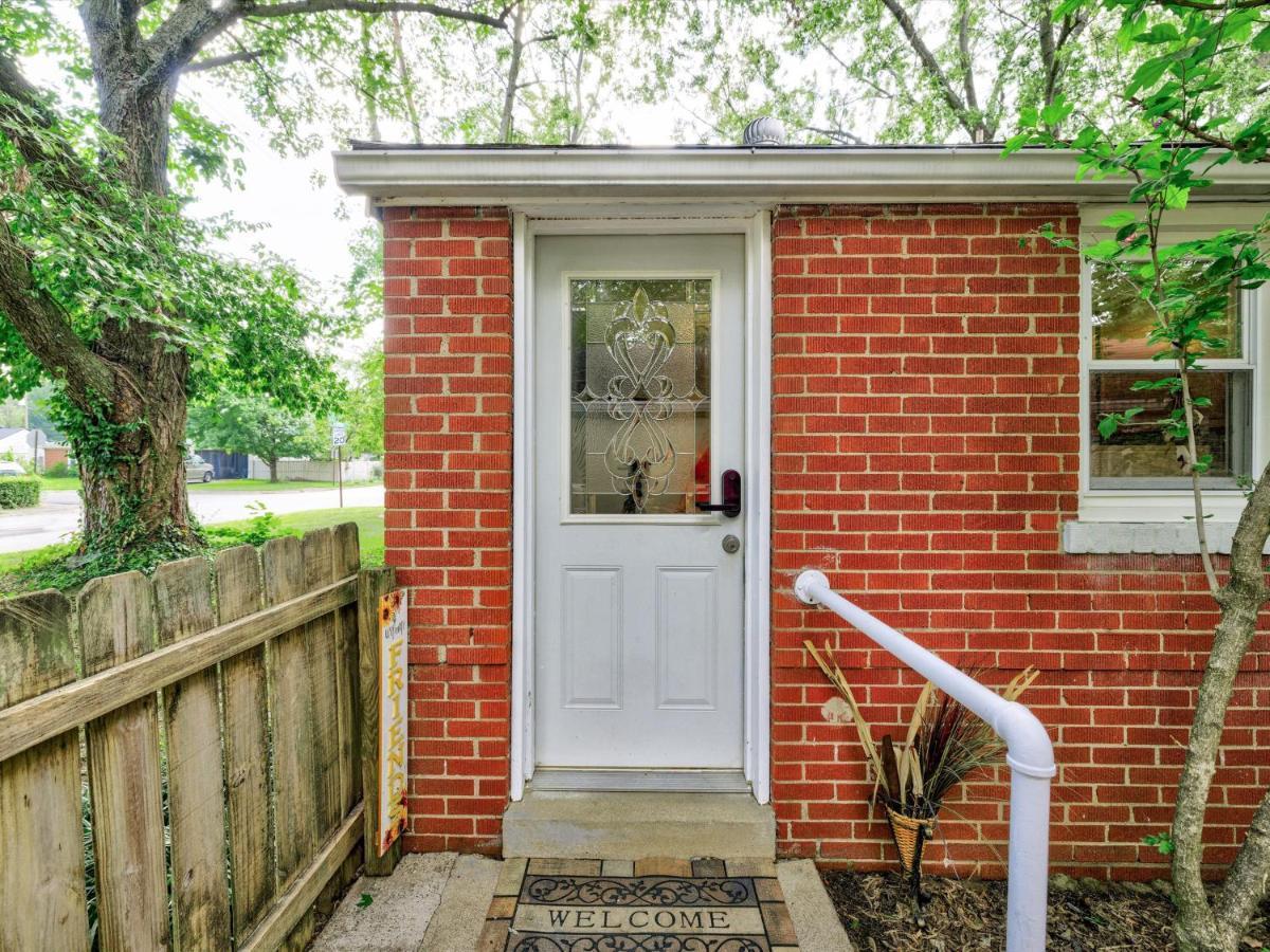 Mid-Century Brick Bungalow Home Evansville Eksteriør billede